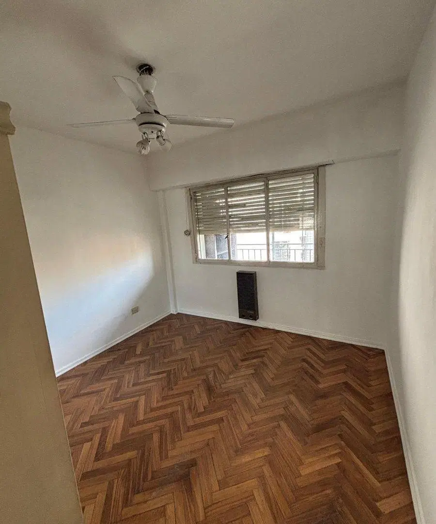 VENTA DEPTO 4AMB C/BALCON + PARILLA ZONA FLORES 8