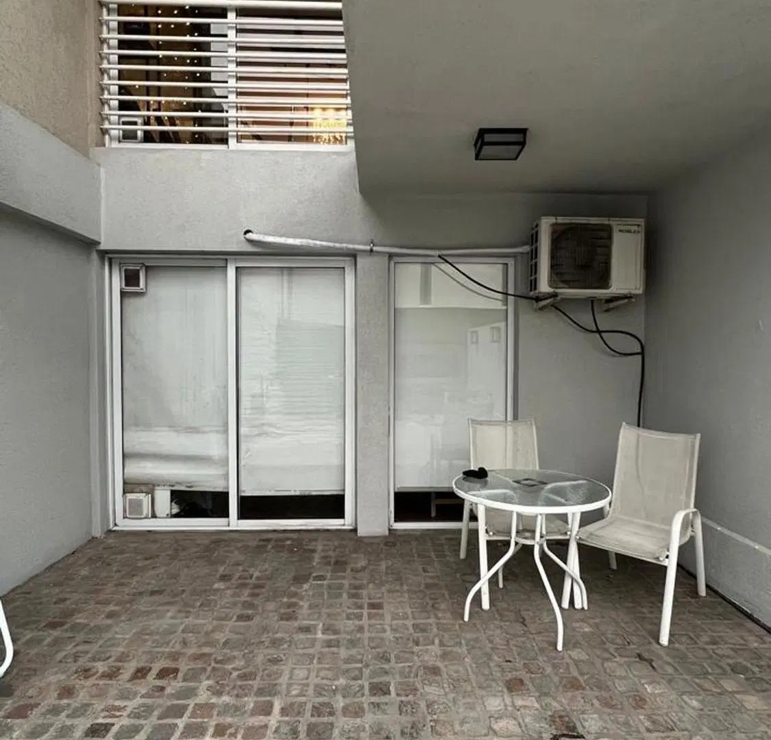 VENTA MONOAMBIENTE CON GRAN PATIO Y PARRILLA 5