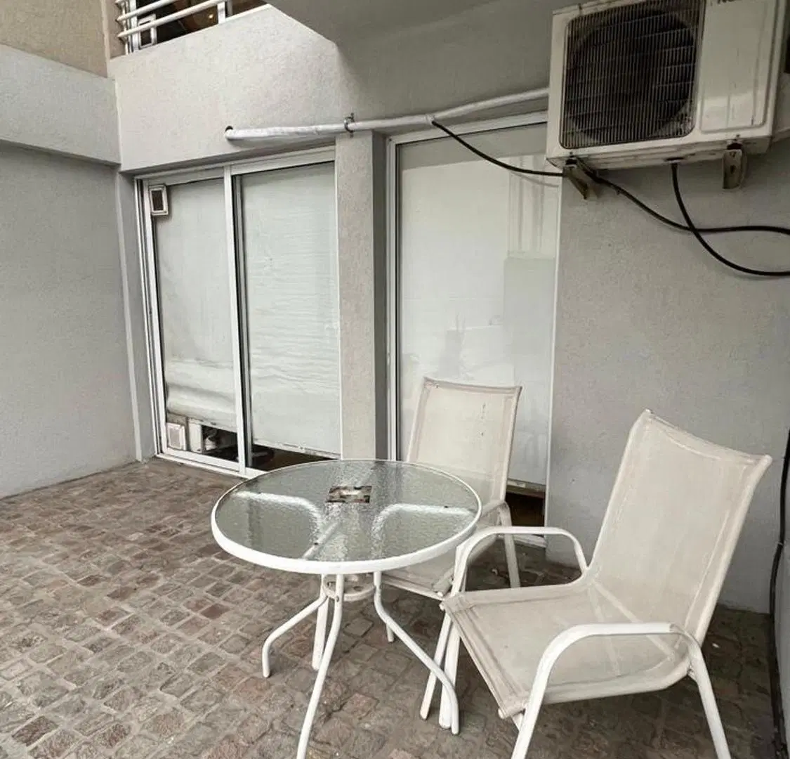 VENTA MONOAMBIENTE CON GRAN PATIO Y PARRILLA 4