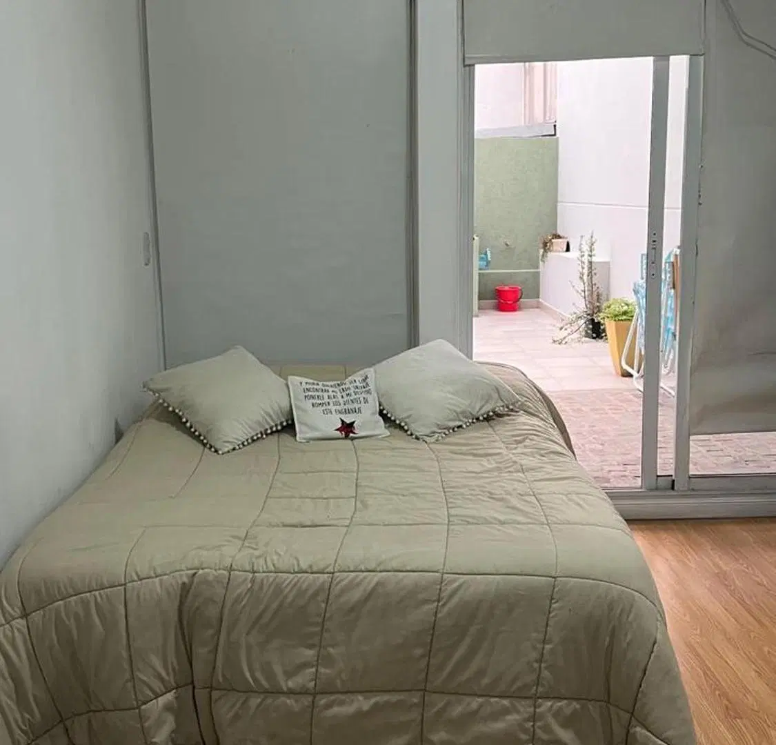 VENTA MONOAMBIENTE CON GRAN PATIO Y PARRILLA 8
