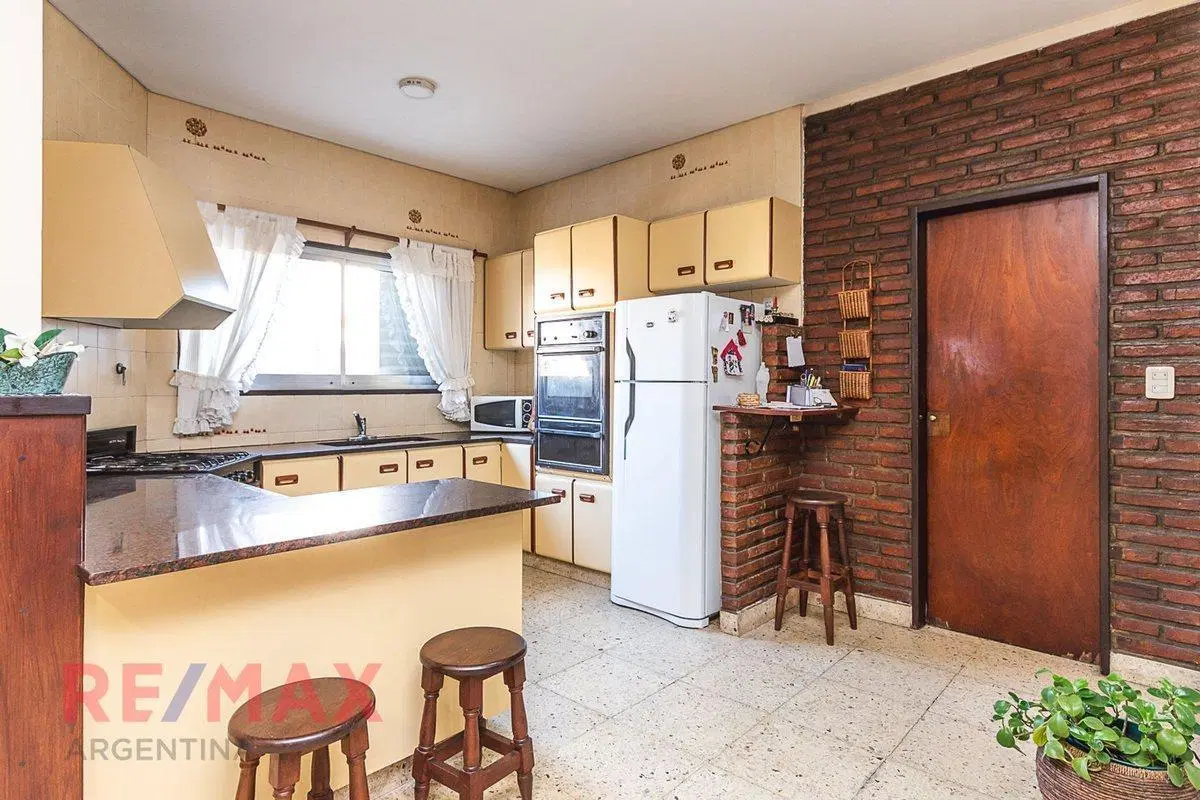 VENTA CASA 4 AMBIENTES CIUDADELA JARDIN COCHERA 5