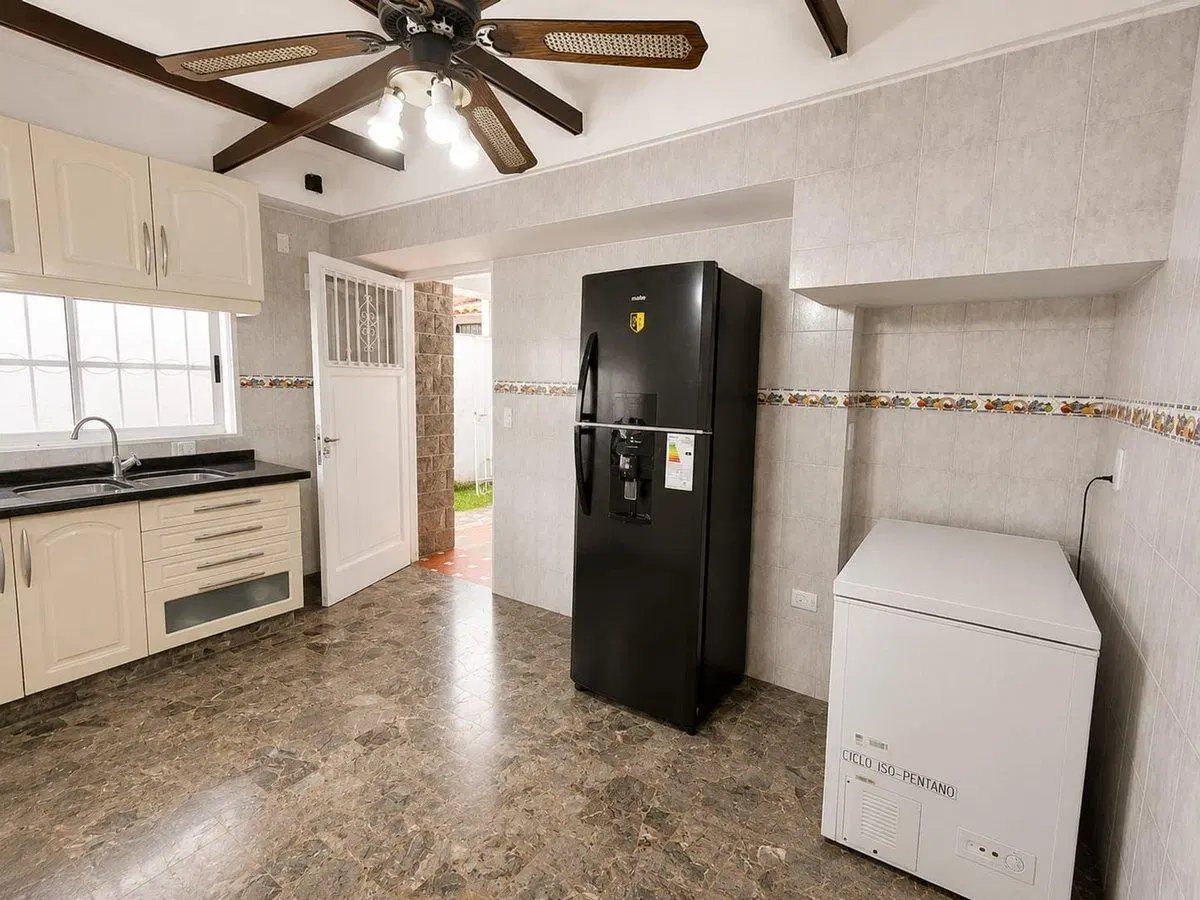 IMPORTANTE VIVIENDA MULTIFAMILIAR SALIDA 2 CALLES 5