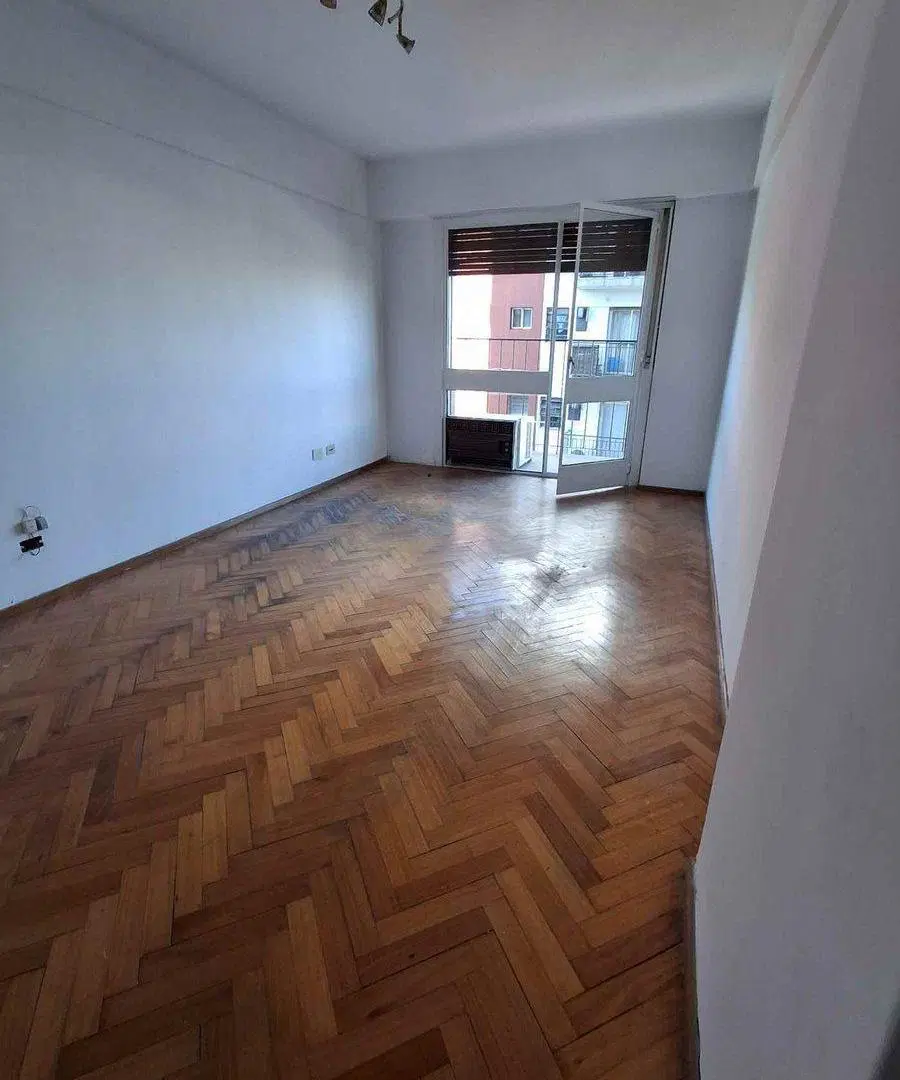 Venta 4 ambiente al frente en Caballito 5