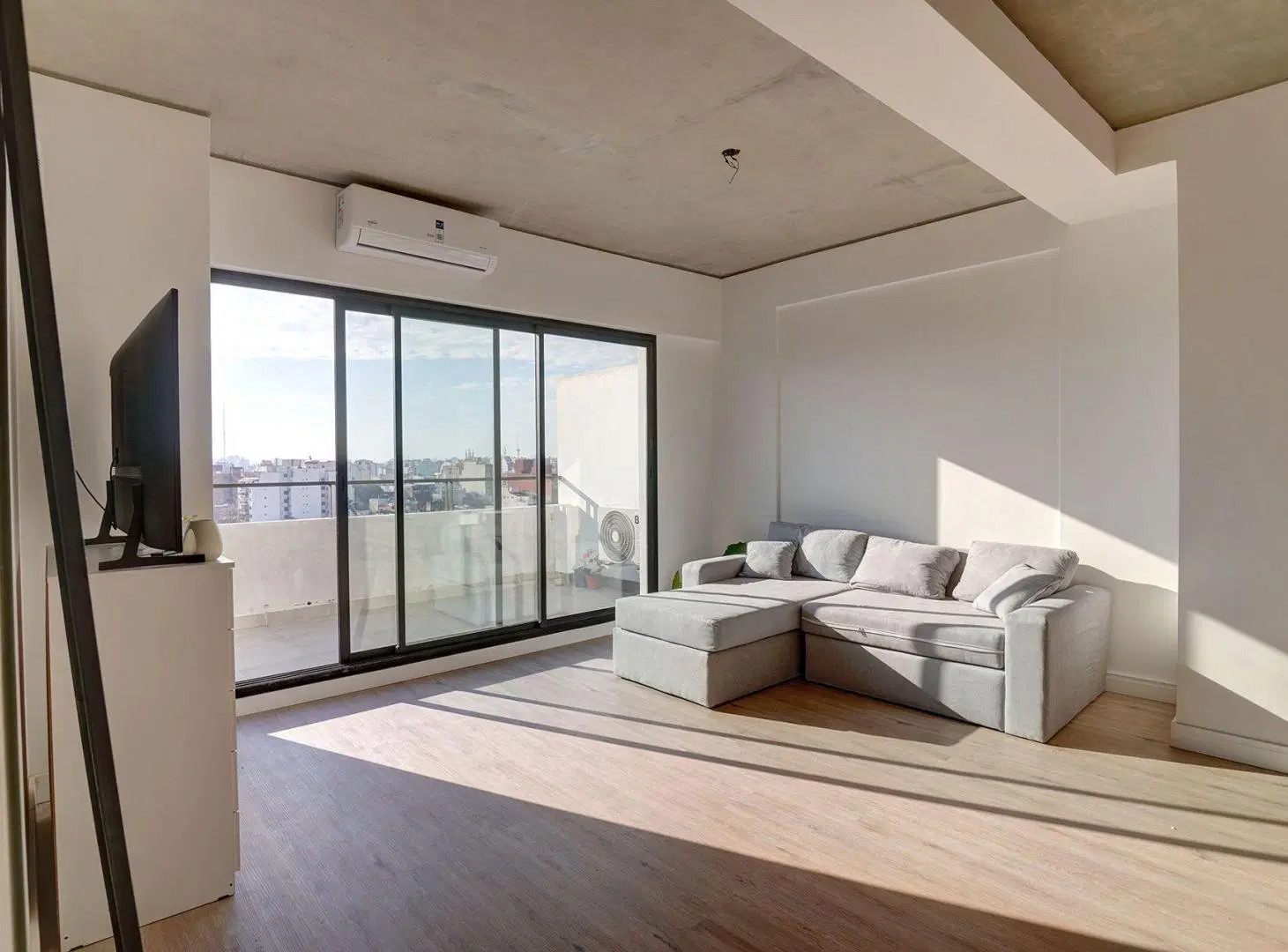Dto 2 ambientes con balcon terraza en Floresta 5