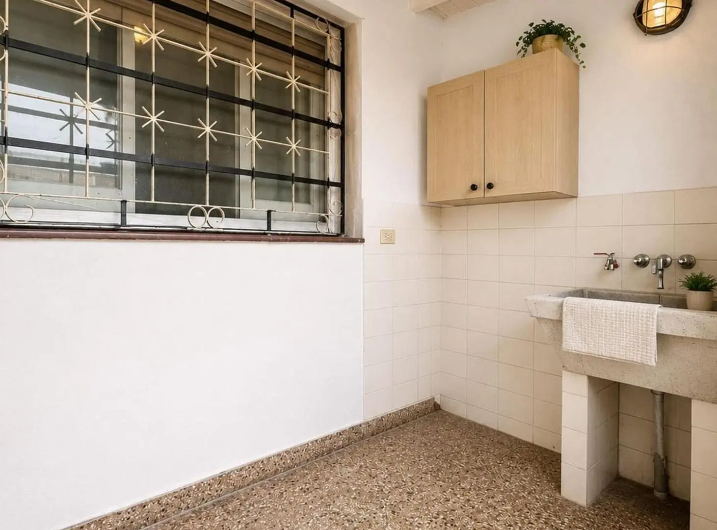 Venta Casa 4 Ambientes con Cochera y patio/ Morón 5