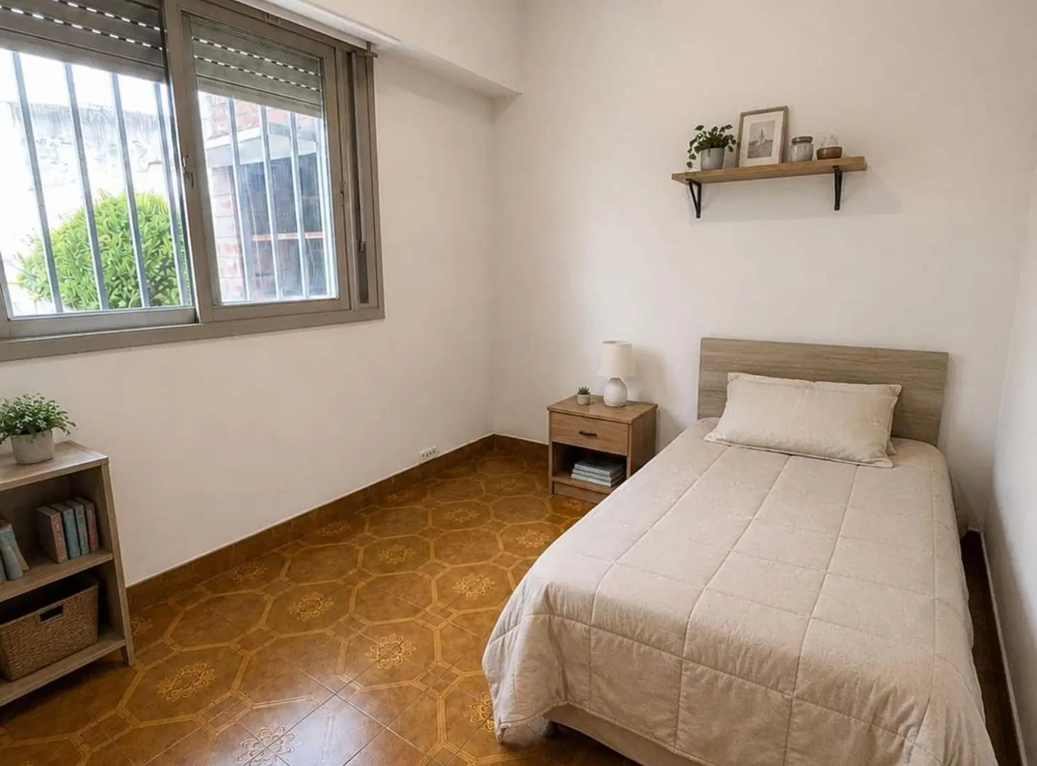 Venta Casa 4 Ambientes con Cochera y patio/ Morón 4