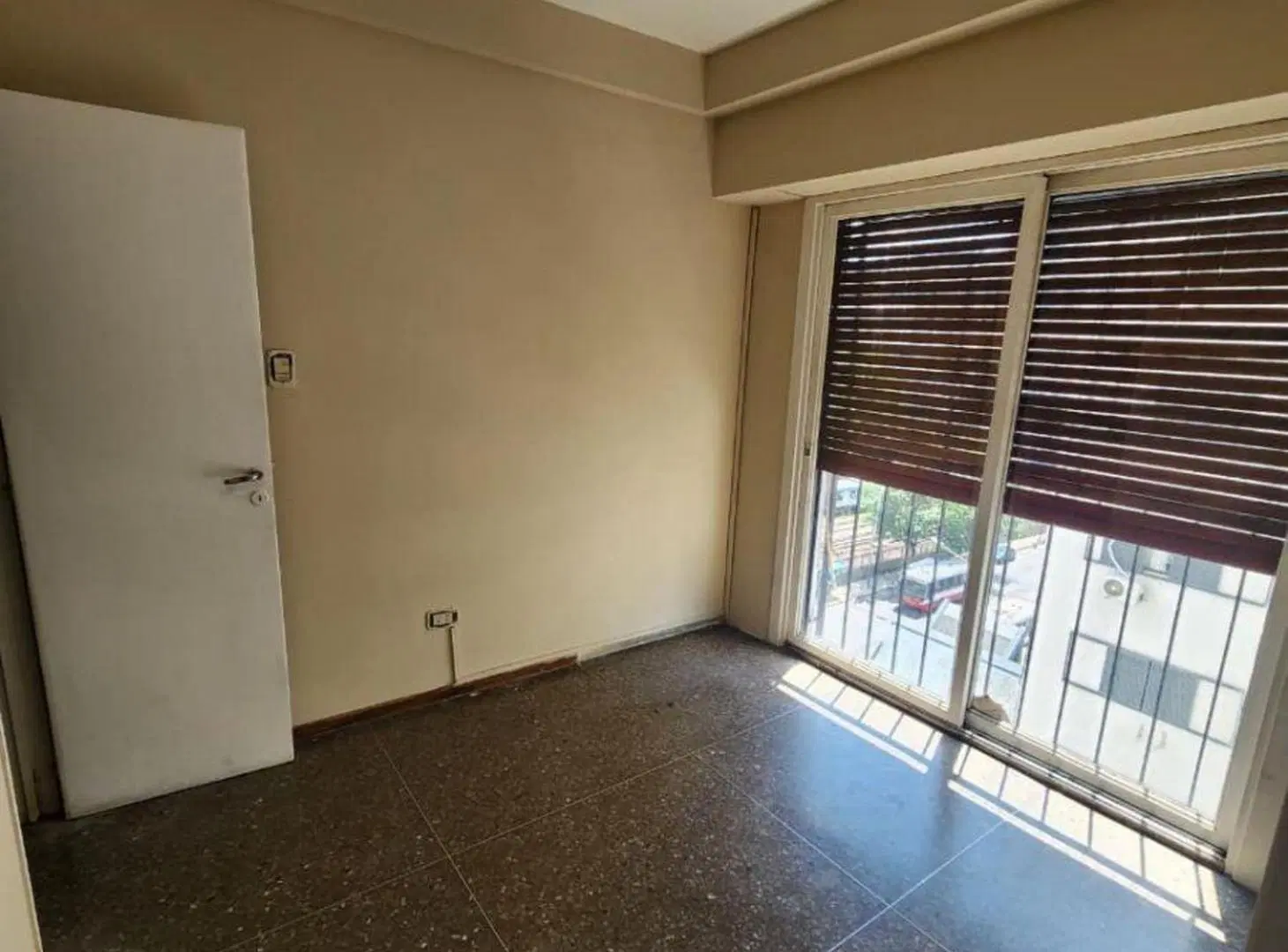 ALQUILER PROFESIONAL frente a estacion Ramos M 4
