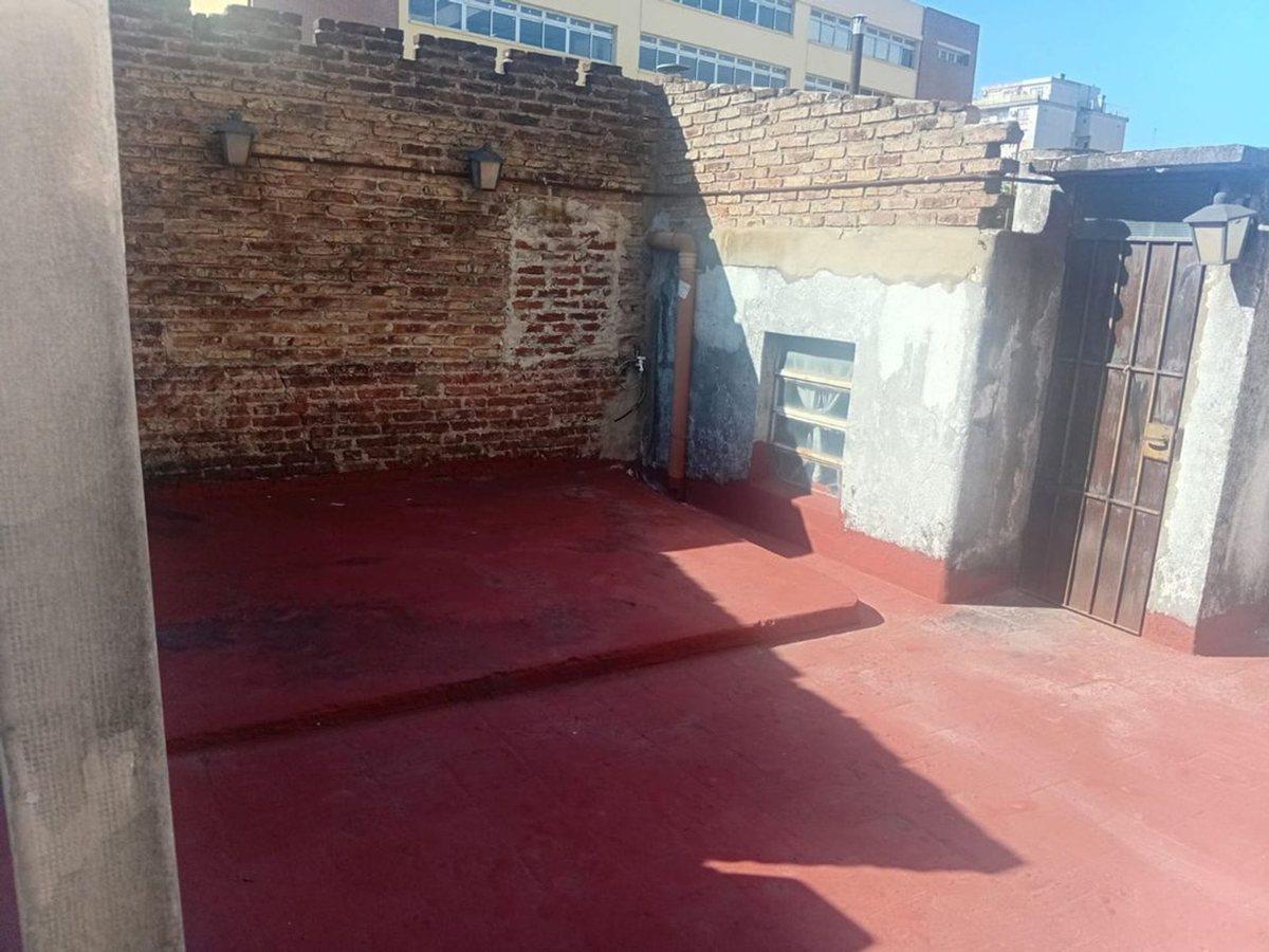 Foto de ¡IDEAL! PH 3AMB PB TERRAZA - PATIO - A REFACCIONAR, imagen 2