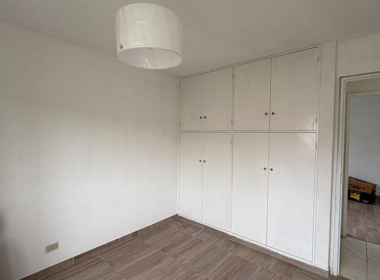 Foto de Departamento 4 ambientes con balcón REFACCIONADO, imagen 3