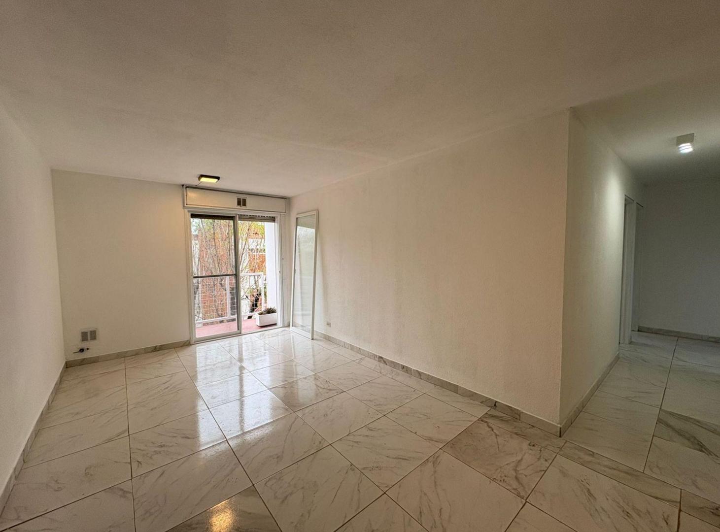 Foto de Departamento 4 ambientes con balcón REFACCIONADO, imagen 1