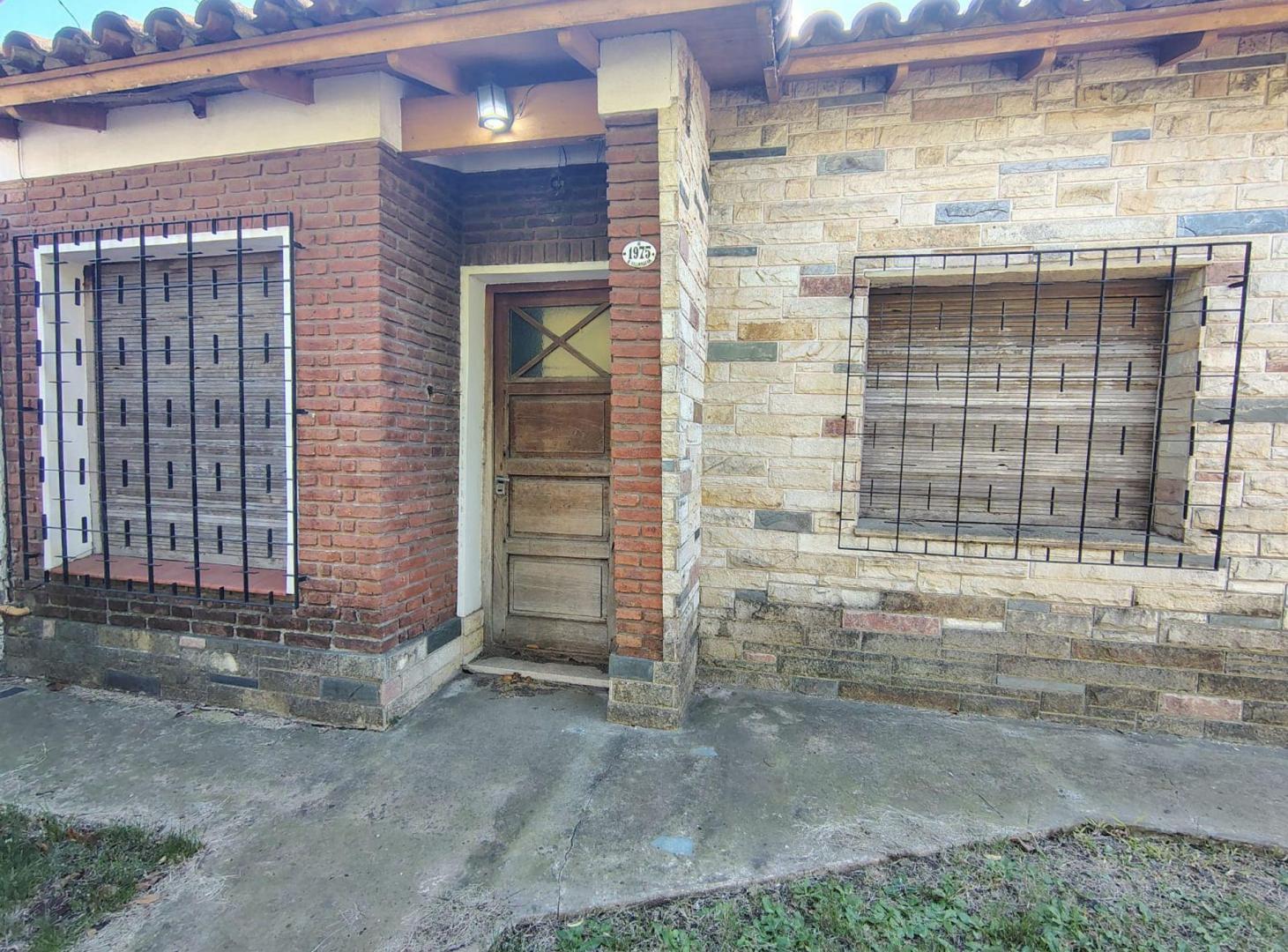 Foto de CASA LOTE PROPIO EN CASTELAR A REFACCIONAR, imagen 3