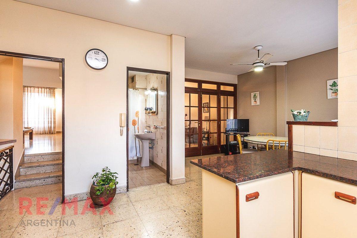 Foto de VENTA CASA 4 AMBIENTES CIUDADELA JARDIN COCHERA, imagen 1