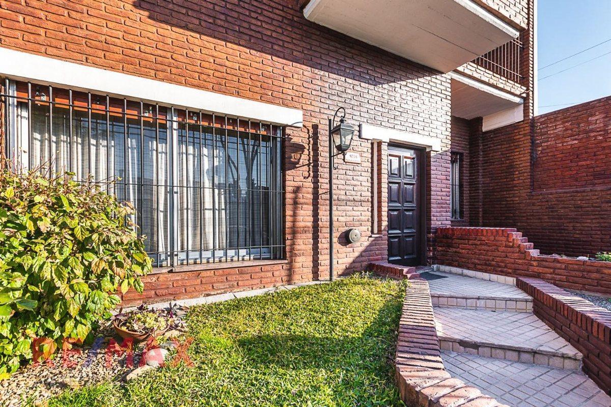 Foto de VENTA CASA 4 AMBIENTES CIUDADELA JARDIN COCHERA, imagen 5