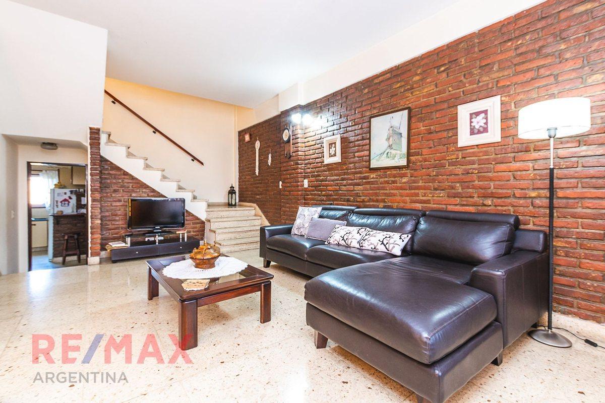 Foto de VENTA CASA 4 AMBIENTES CIUDADELA JARDIN COCHERA, imagen 2