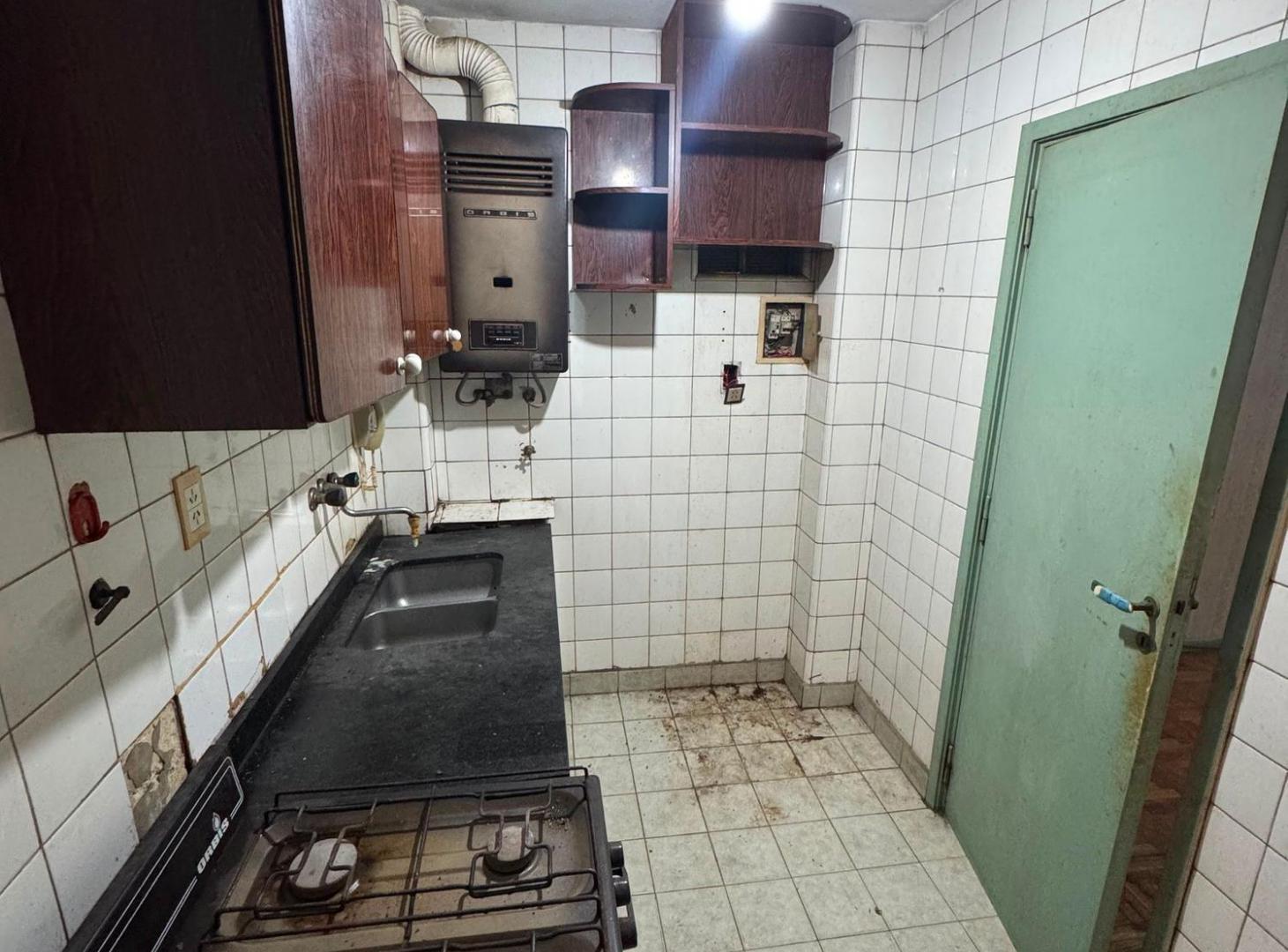 Foto de VENTA DEPTO 2 AMB A RECICLAR - ZONA FLORES, imagen 5