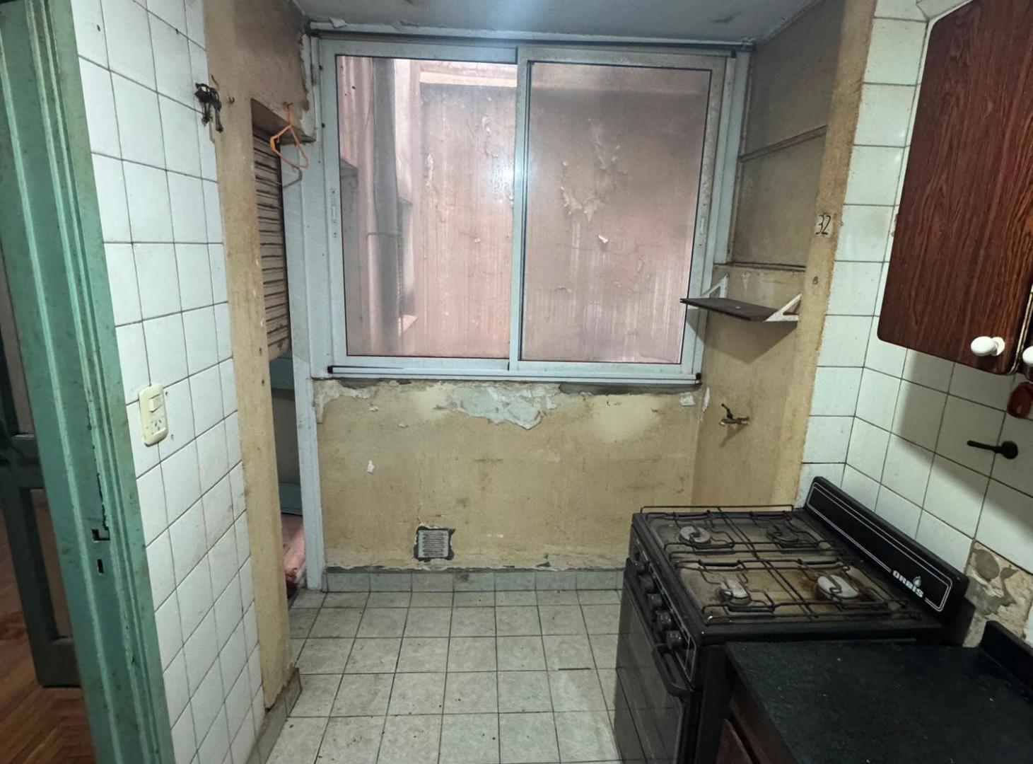 Foto de VENTA DEPTO 2 AMB A RECICLAR - ZONA FLORES, imagen 4