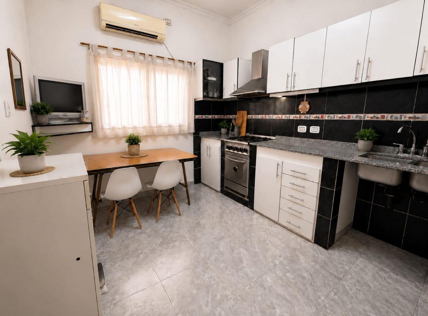 Foto de VENTA /PH 5 amb. + local impecable en San Justo, imagen 2