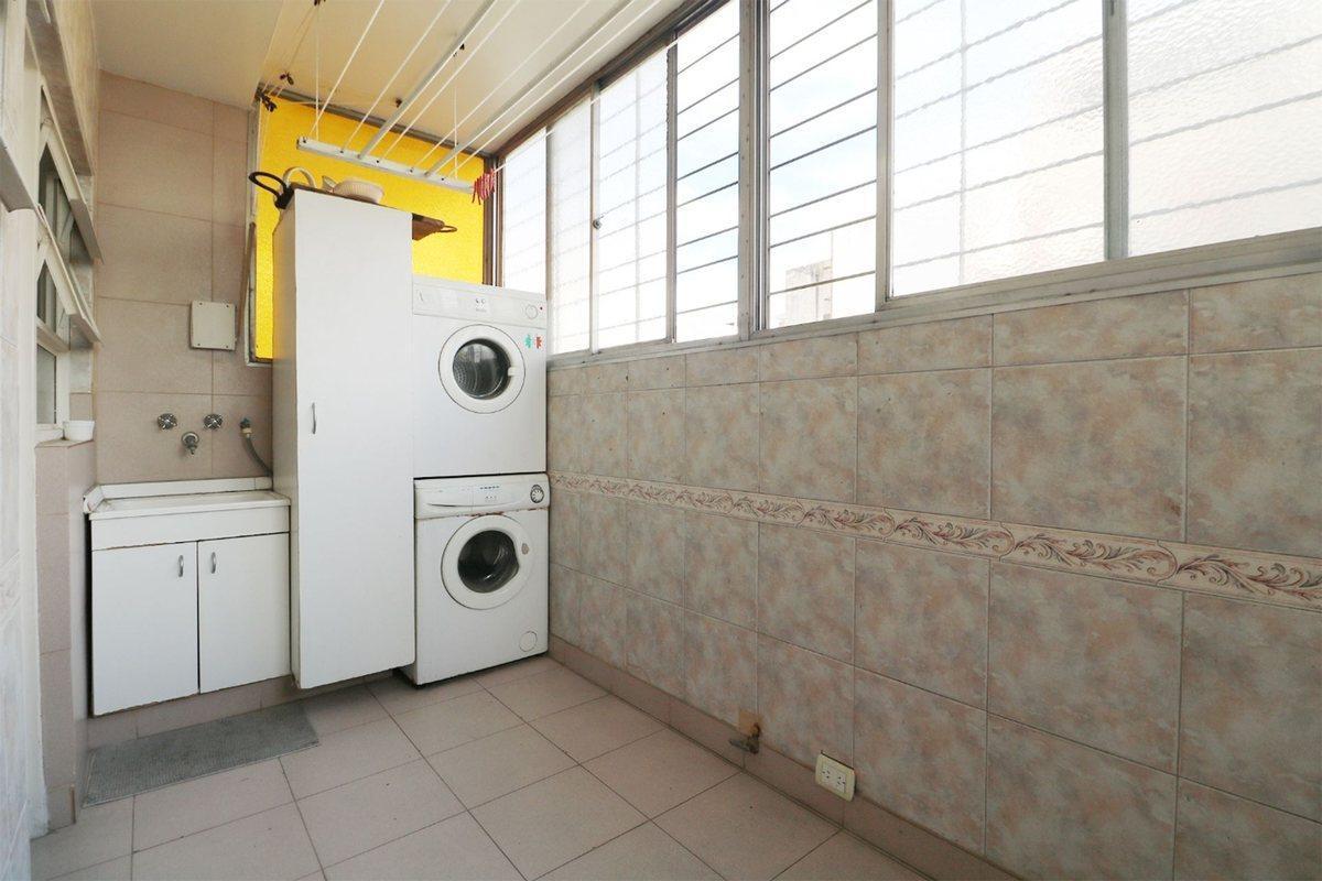 Foto de VENTA 4 AMBIENTES + DEPENDENCIA C/ COCHERA FLORES, imagen 3