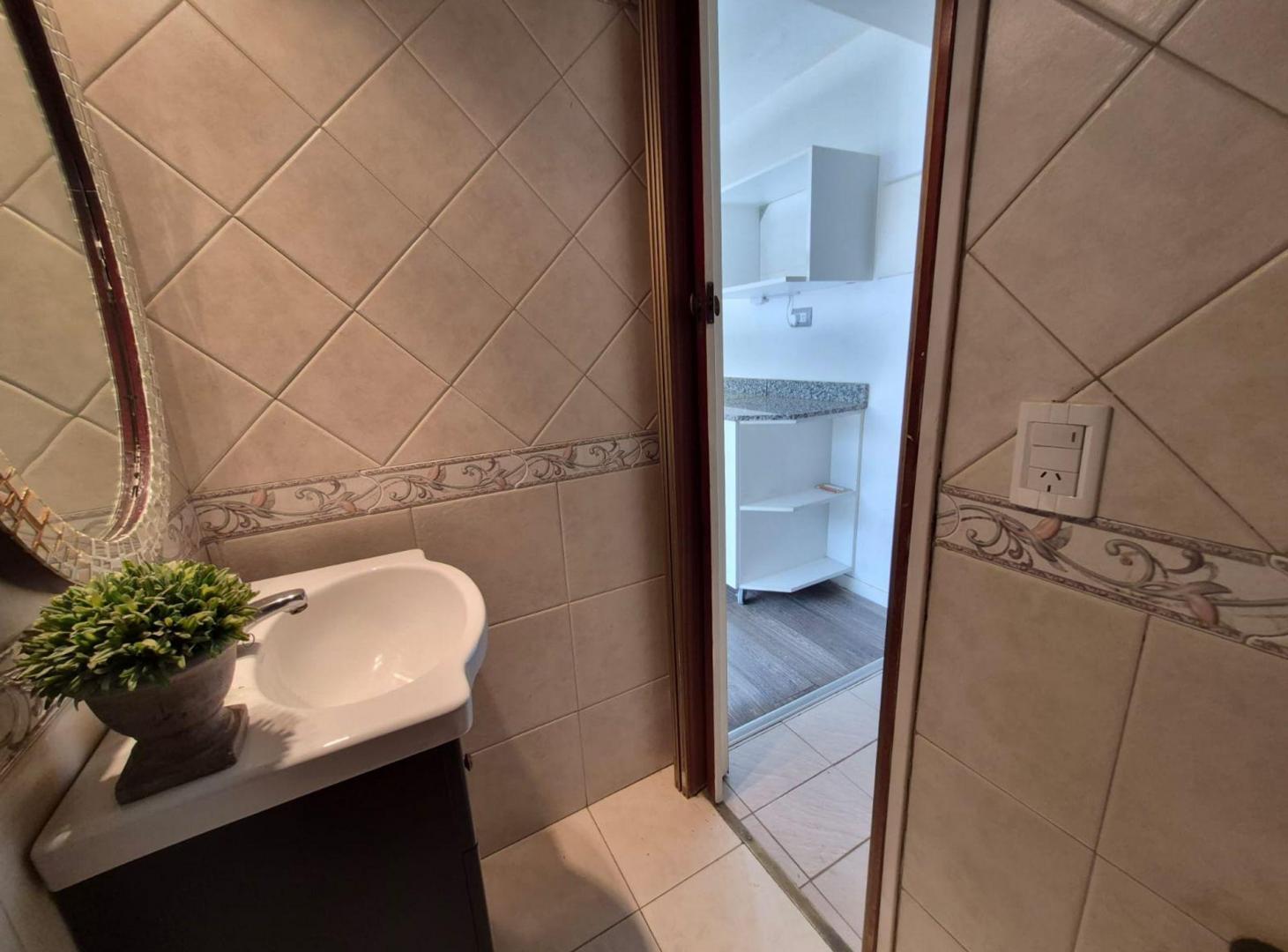 Foto de VENTA DPTO 4 AMB VILLA CRESPO BALCÓN COCHERA BAUL, imagen 2