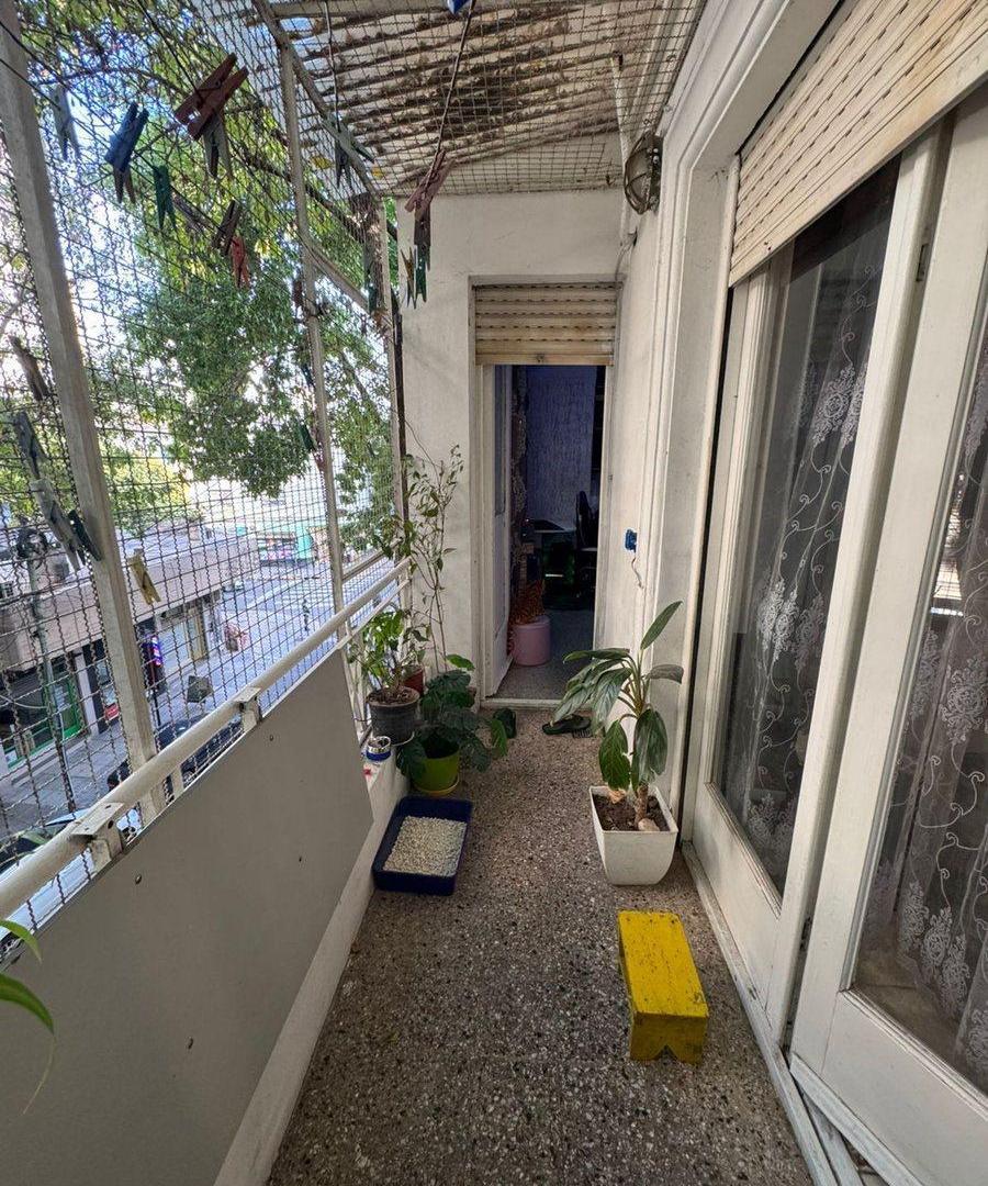Foto de VENTA DEPARTAMENTO 3 AMB C/BALCON - ZONA ABASTO, imagen 4