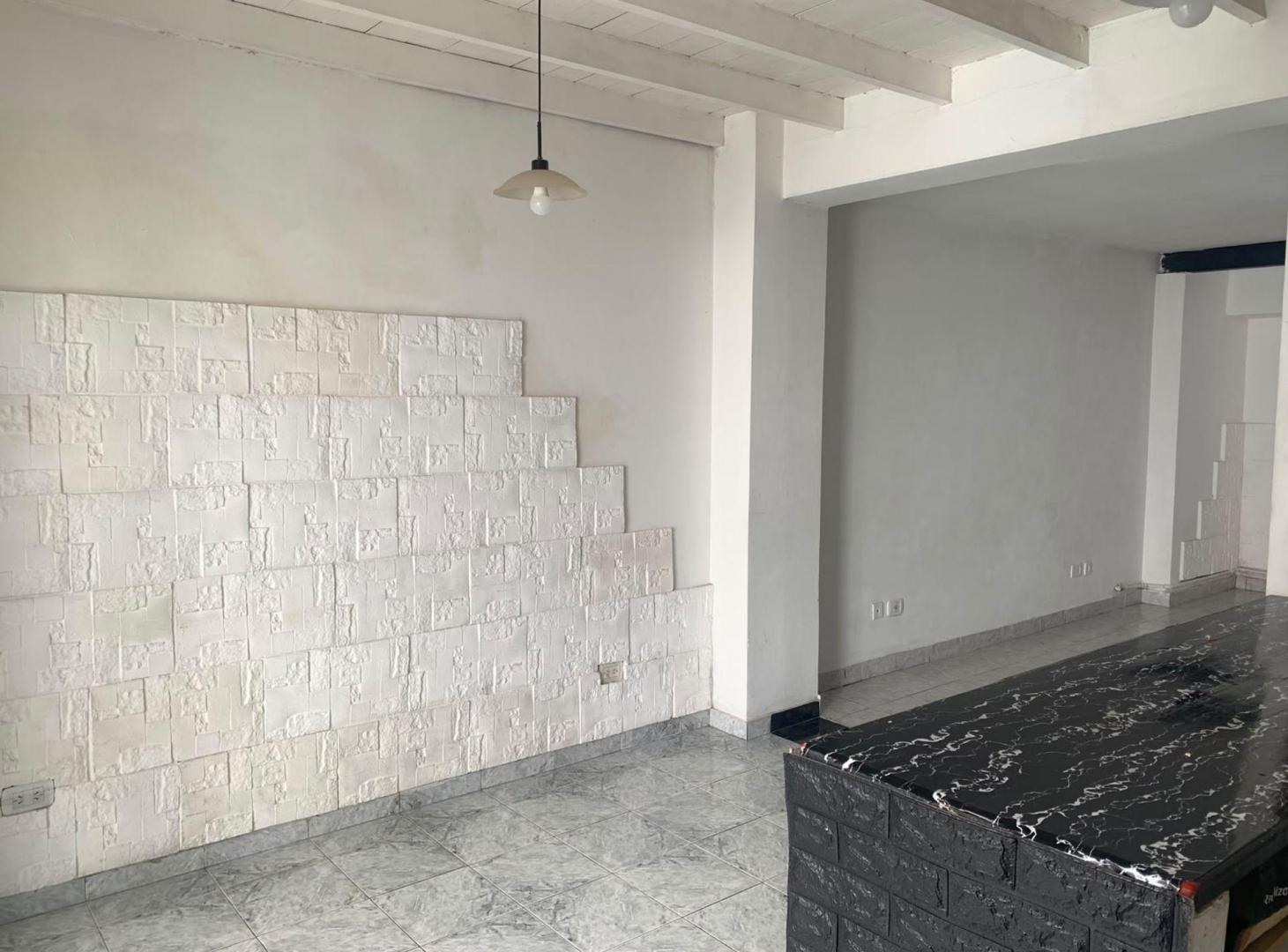 Foto de PH EN VENTA DE DOS PLANTAS CON PATIO EN GERLI, imagen 4