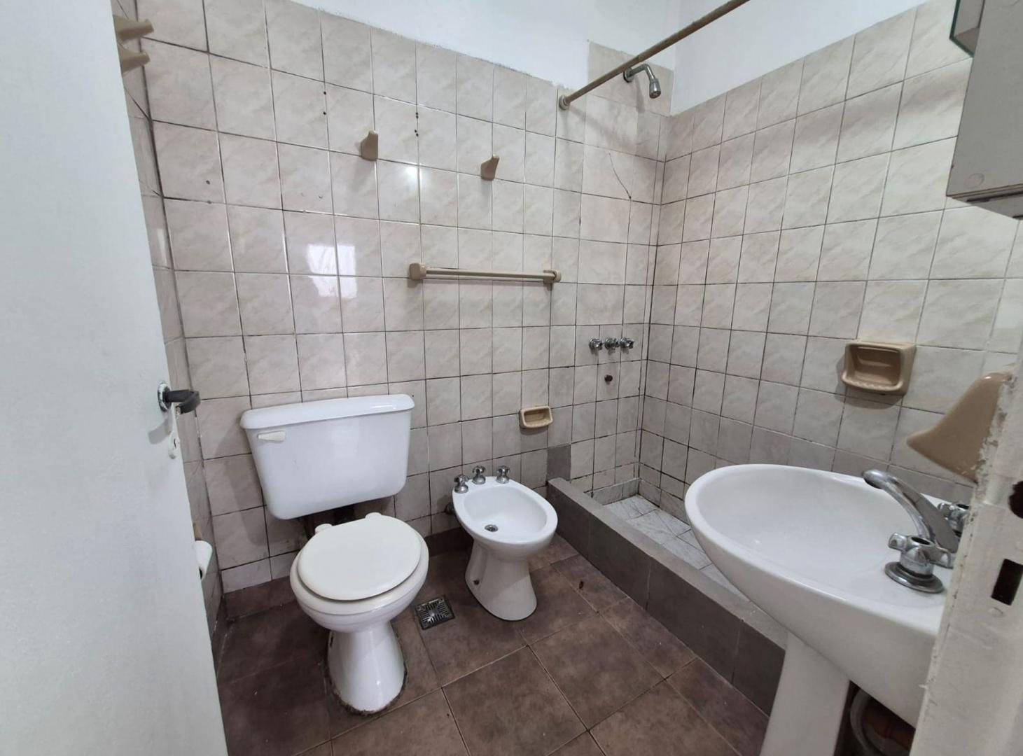 Foto de VENTA CASA 3 AMBIENTES CASTELAR PATIO, imagen 3