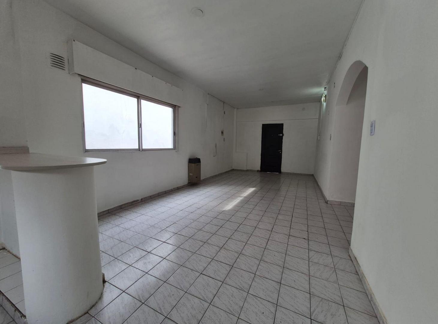 Foto de VENTA CASA 3 AMBIENTES CASTELAR PATIO, imagen 1