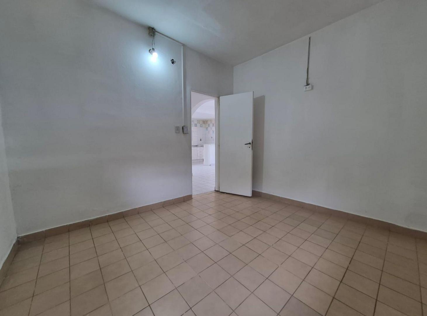 Foto de VENTA CASA 3 AMBIENTES CASTELAR PATIO, imagen 5