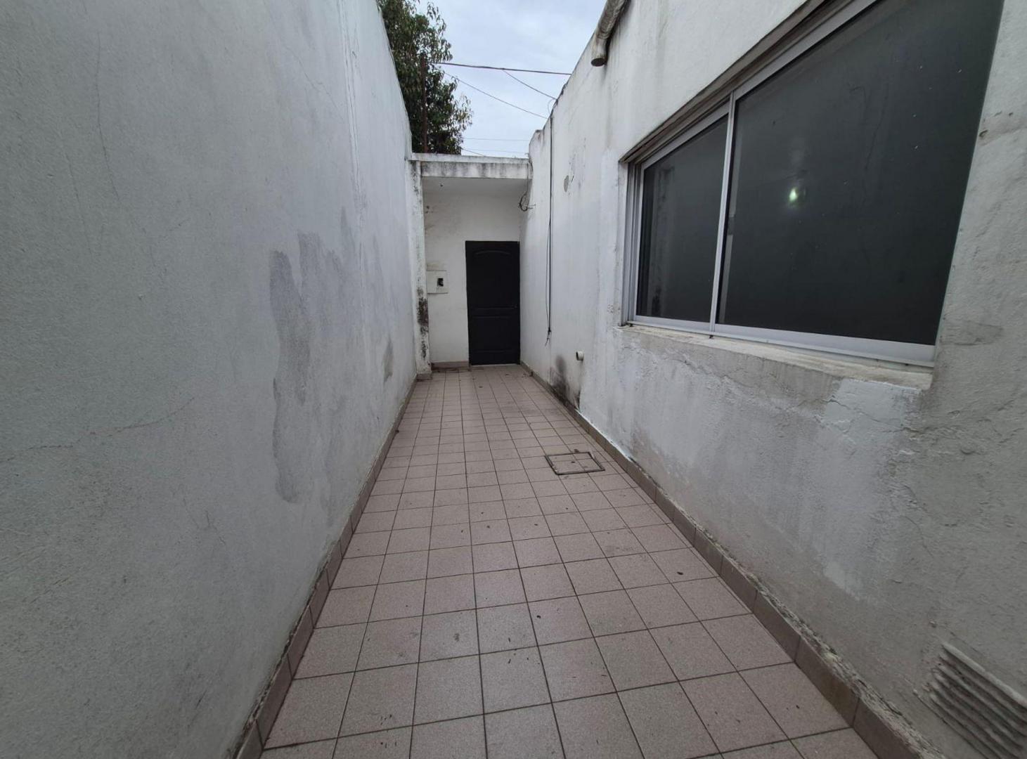 Foto de VENTA CASA 3 AMBIENTES CASTELAR PATIO, imagen 4