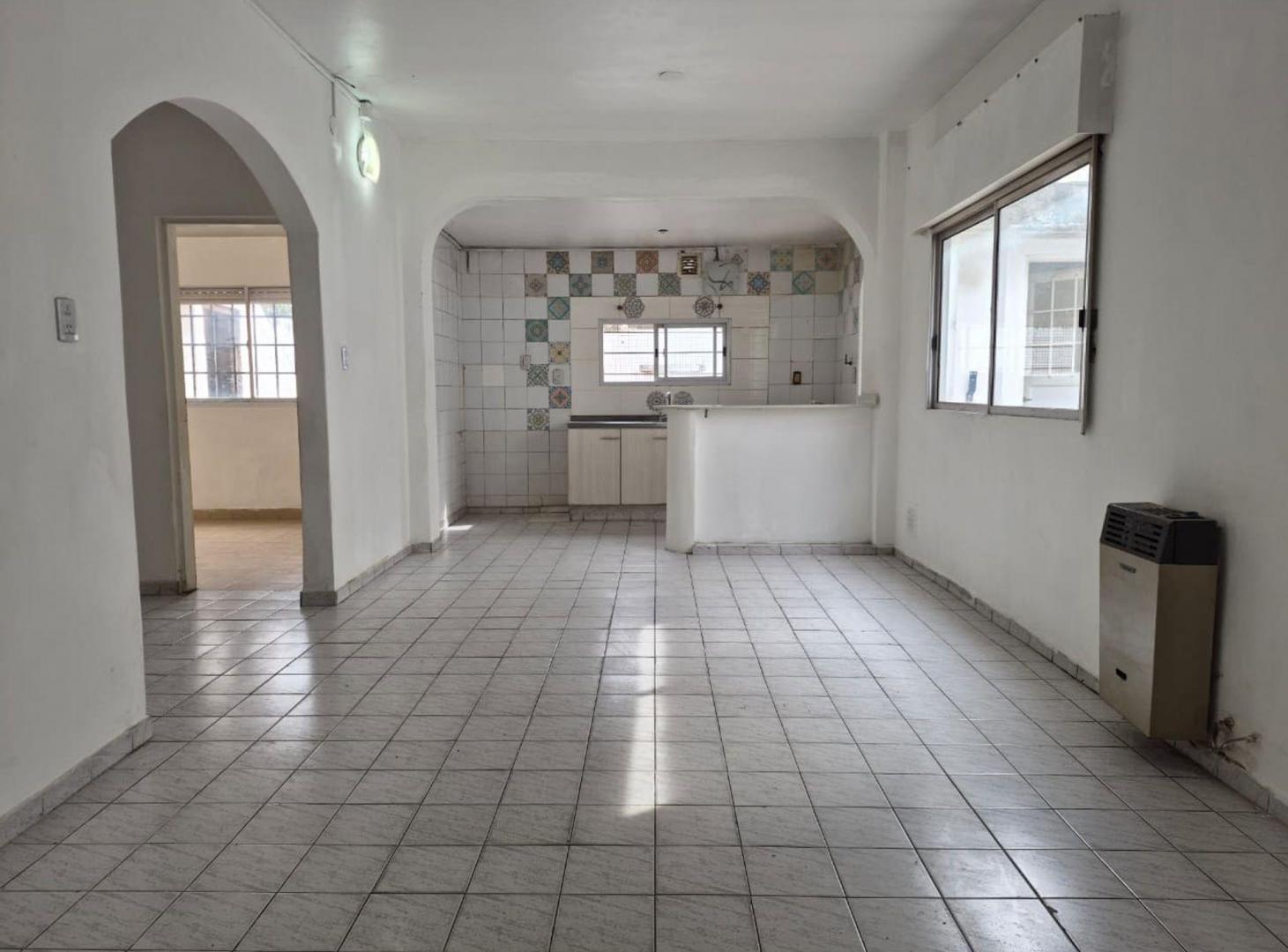 Foto de VENTA CASA 3 AMBIENTES CASTELAR PATIO, imagen 2