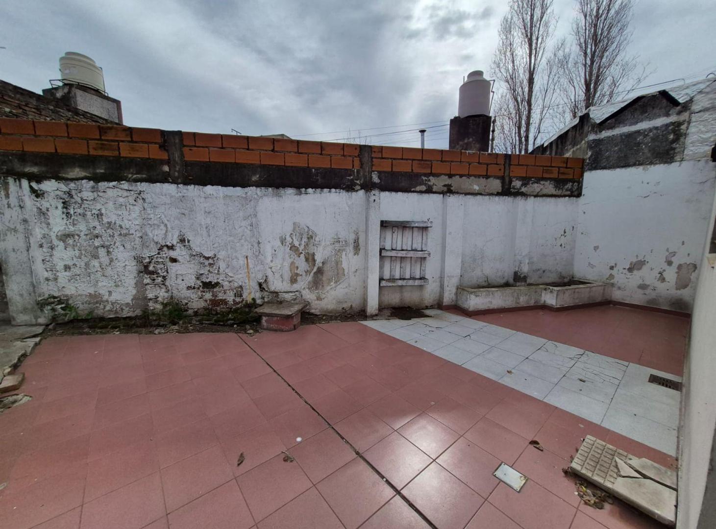 Foto de VENTA CASA 3 AMBIENTES CASTELAR PATIO, imagen 1