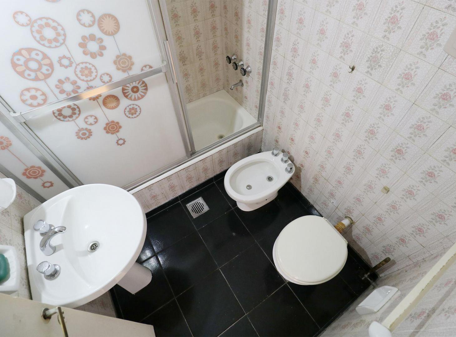 Foto de VENTA DEPARTAMENTO 3 AMB C/BALCON LUMINOSO FLORES, imagen 4
