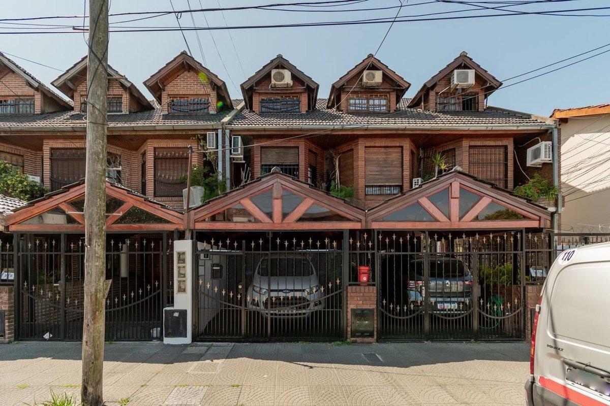 Foto de Venta triplex 4 amb con patio y parrilla en Ramos, imagen 2