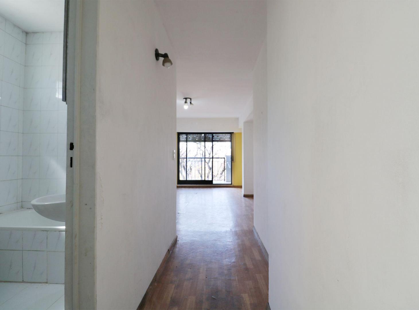 Foto de VENTA DEPARTAMENTO MONOAMBIENTE C/BALCON FLORES, imagen 5
