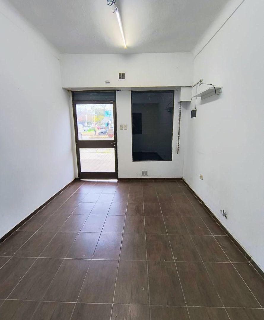 Foto de Local Avda 7 entre 525 y 526 - Tolosa, imagen 2