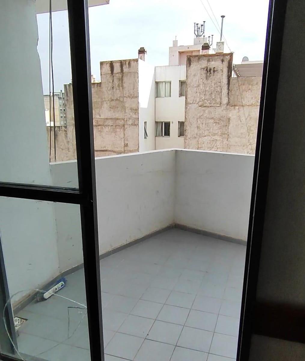 Centro. Excelente Ubicacion Sobre La Cañada Dpto 2 Dorm. 3