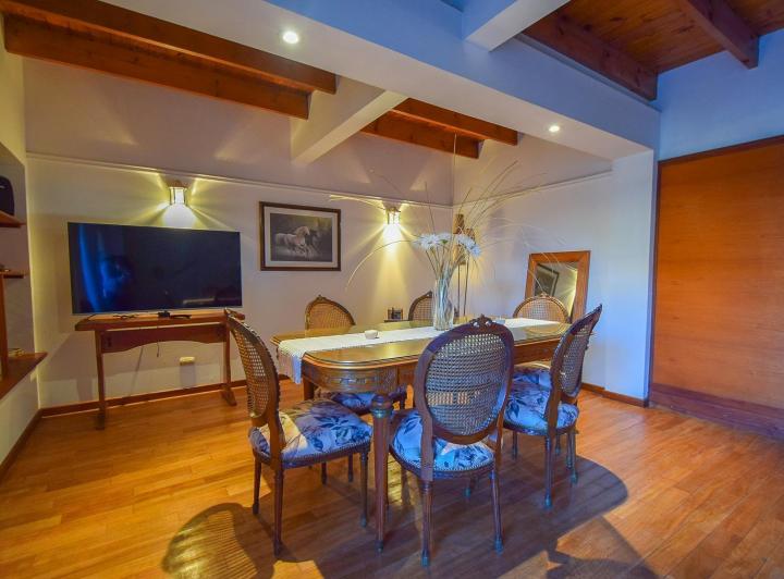 VENTA - Chalet 5 Ambientes c/Garage/Parque y Pileta - Barrio Los Troncos 2