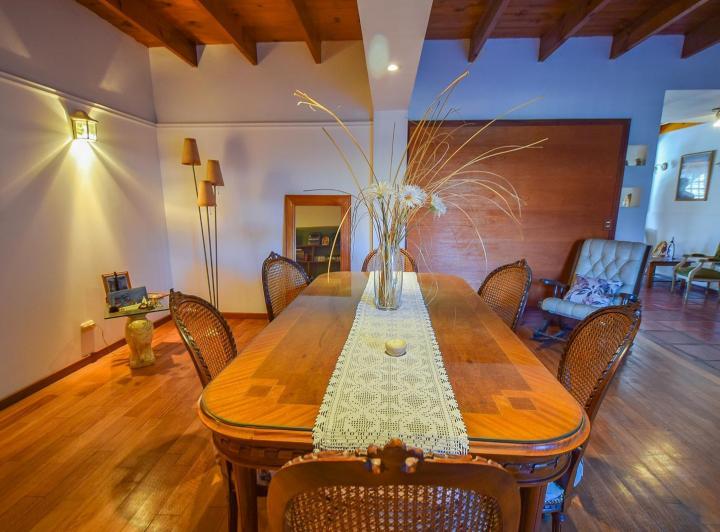VENTA - Chalet 5 Ambientes c/Garage/Parque y Pileta - Barrio Los Troncos 3