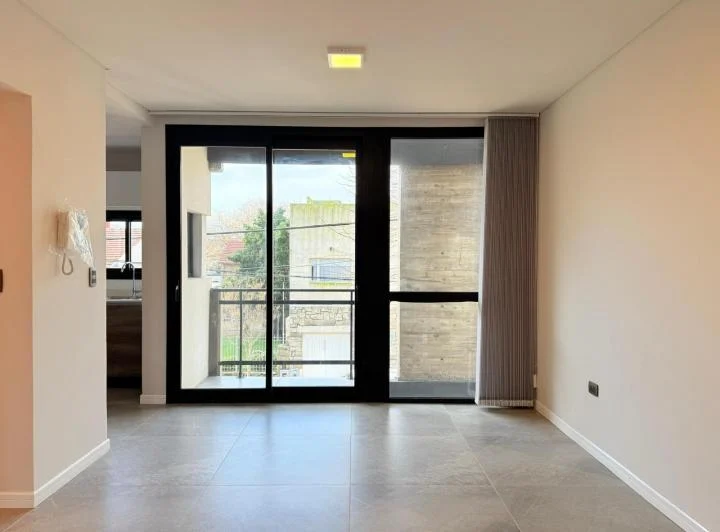 ALQUILER 24 MESES - Departamento 2 Ambientes c/balcón - Güemes 3