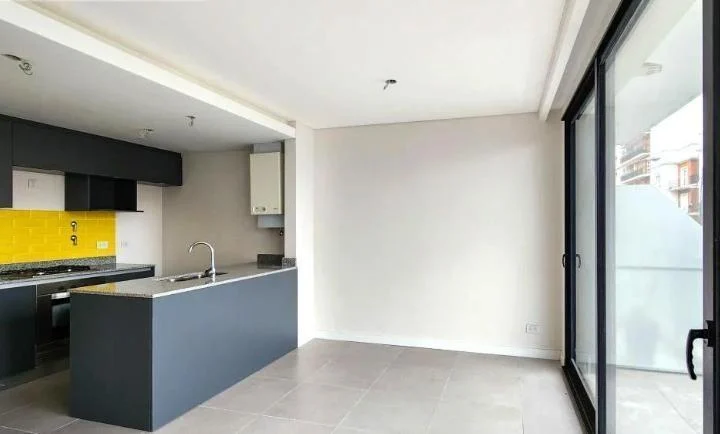 Alquiler 24 meses - Departamento 2 amb c/Balcón y Cochera - Plaza Mitre 2
