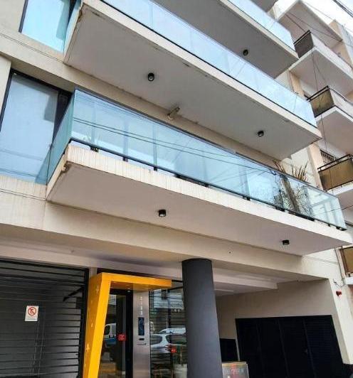 Alquiler 24 meses - Departamento 2 amb c/Balcón y Cochera - Plaza Mitre 1