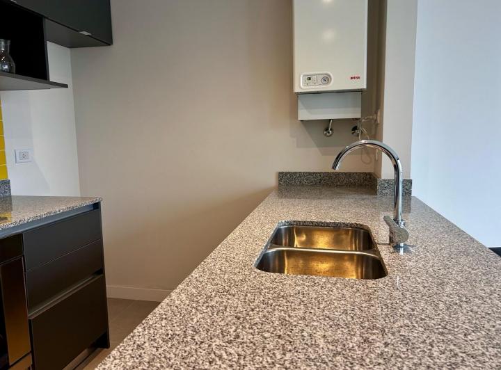 Alquiler 24 meses - Departamento 2 amb c/Balcón y Cochera - Plaza Mitre 4