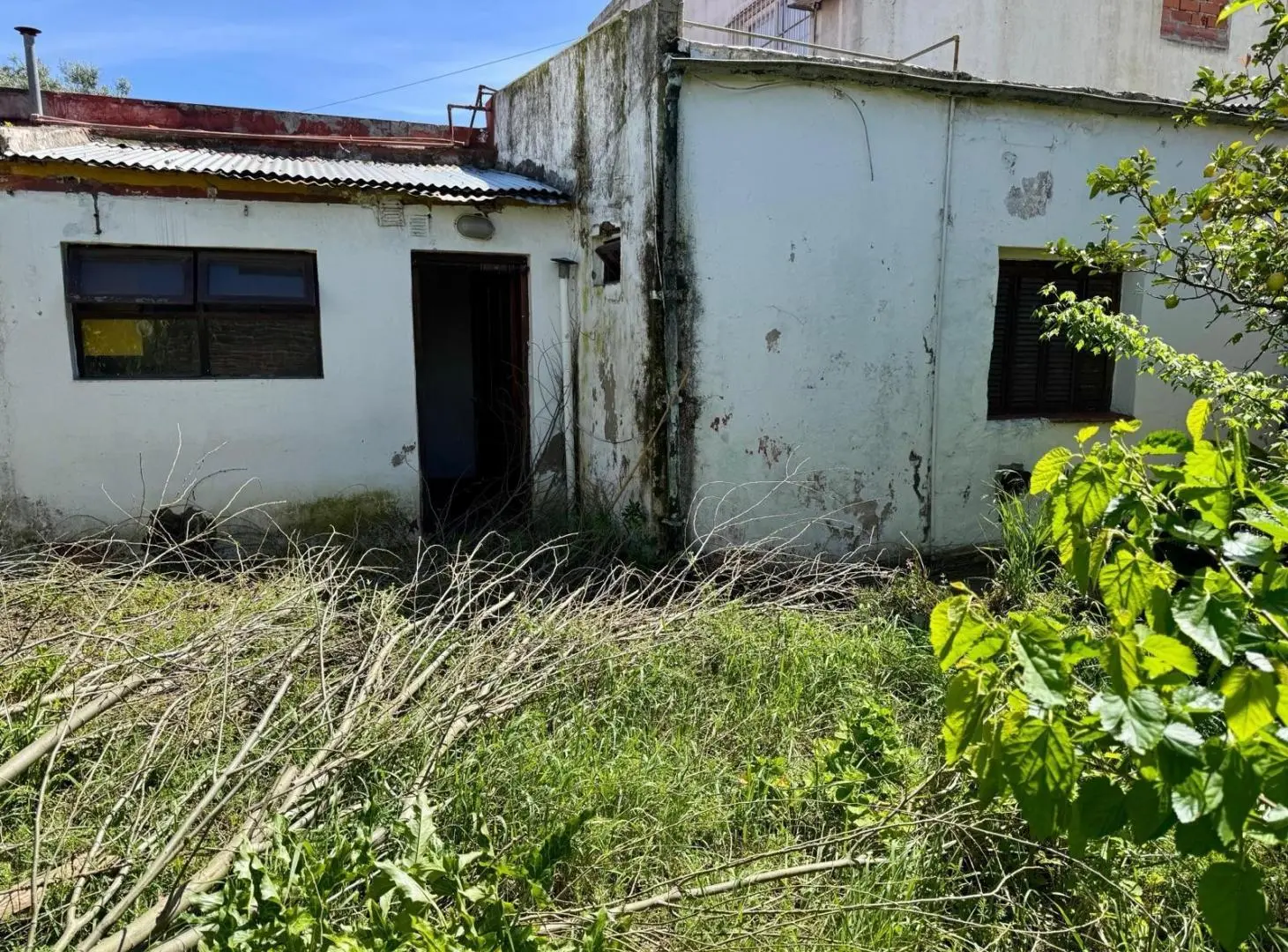 VENTA - Oportunidad Casa y Local a Reciclar - Barrio San José 5