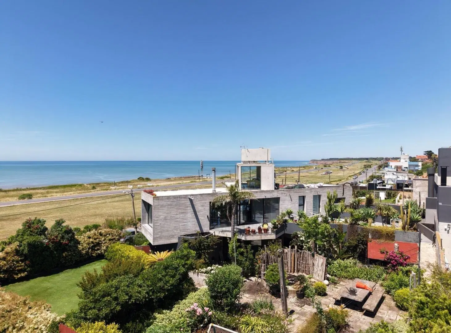VENTA - Exclusiva Casa Frente al Mar en Acantilados | Diseño y Vista Panorámica 5