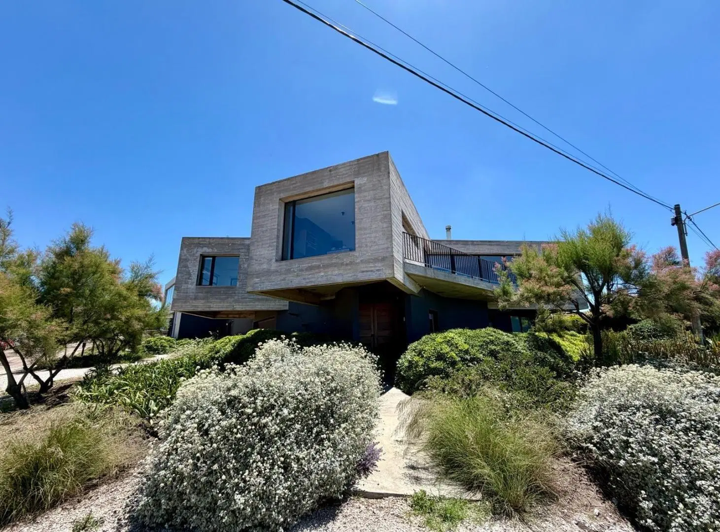VENTA - Exclusiva Casa Frente al Mar en Acantilados | Diseño y Vista Panorámica 2
