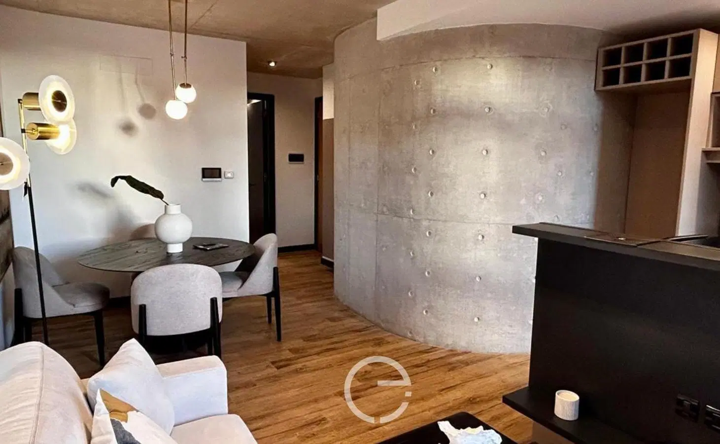VENTA - Departamento 2 Ambientes c/ balcón y Cochera - Guemes 3