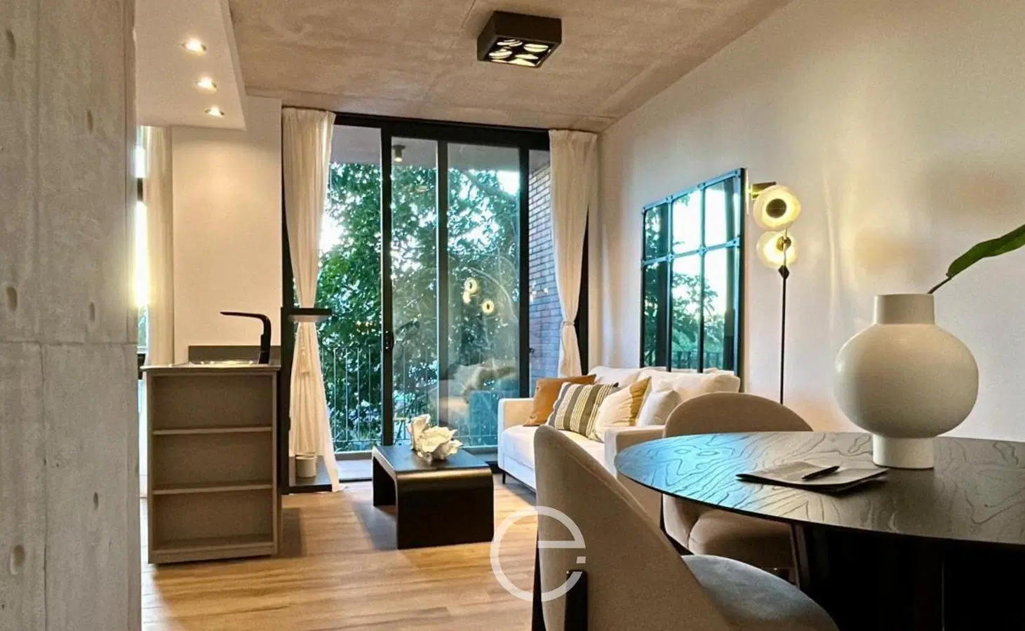 VENTA - Departamento 2 Ambientes c/ balcón y Cochera - Guemes 4