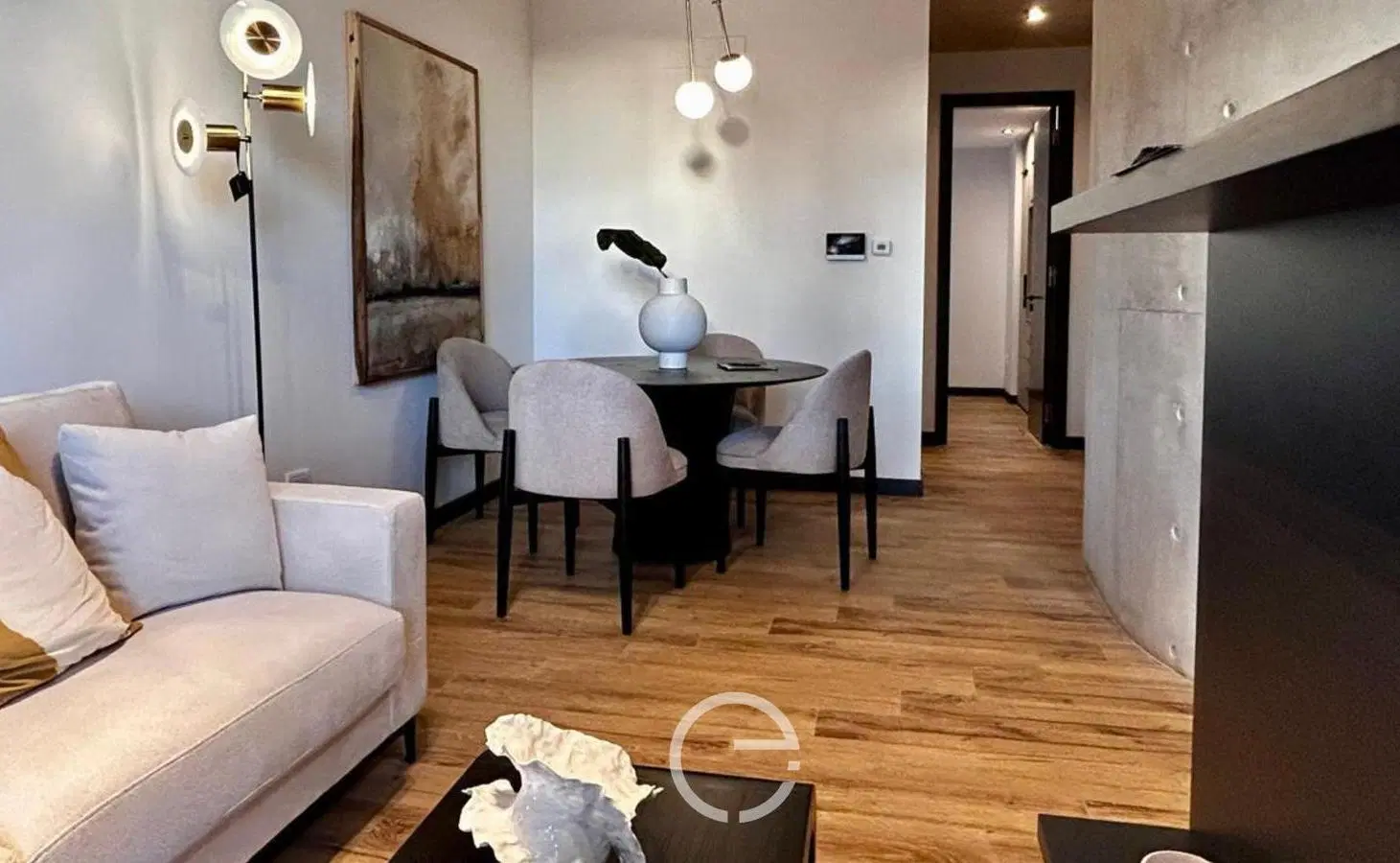 VENTA - Departamento 2 Ambientes c/ balcón y Cochera - Guemes 5