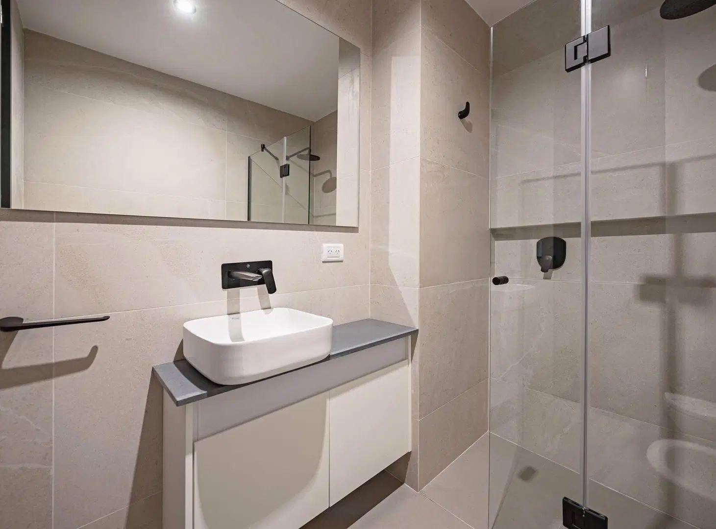 VENTA - Departamento 2 Ambientes c/ balcón y Baulera - Güemes 4