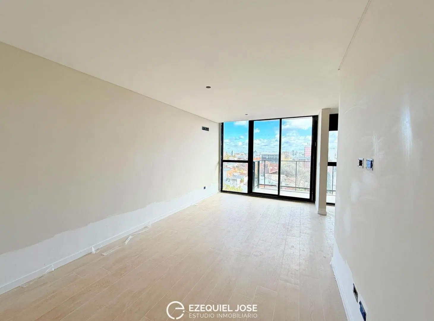 VENTA - Semipiso 3 Ambientes c/Cochera y Baulera - Chauvin 2